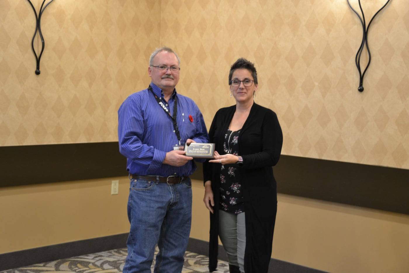 Darrel-Mozil-snowmobiler-of-the-year-award